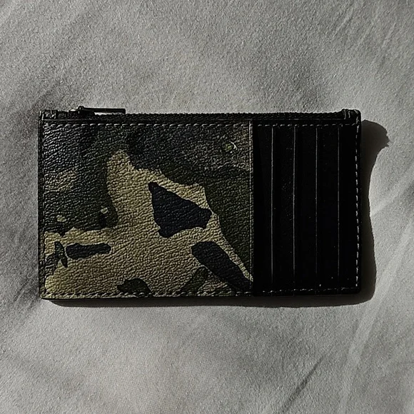 Coach Wallet - Picture 1 of 8